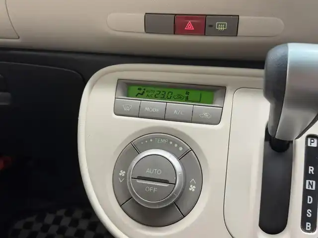 ダイハツ ミラ ココア プラスX 三重県 2012(平24)年 3.3万km コットンアイボリー ガソリン/FF/インパネCVT/ストラーダ 7インチナビ　CN-H510WD/（AM/FM/CD/DVD/TV/HDD MUSIC/SD/Bluetooth/iPod/VTR）/ETC/安全装備/・ABS（EBD機能付）/・ヒルスタートシステム（坂道発進アシスト）/・デュアルSRSエアバッグ（運転席・助手席）/・衝突安全ボディ/装備/・ルーフレール/・キーフリーシステム/・スマートキーx2/・オートエアコン/・電動格納ドアミラー（ウインカー付）/・フロントフォグライト/・14インチスチールホイール＋純正ホイールキャップ