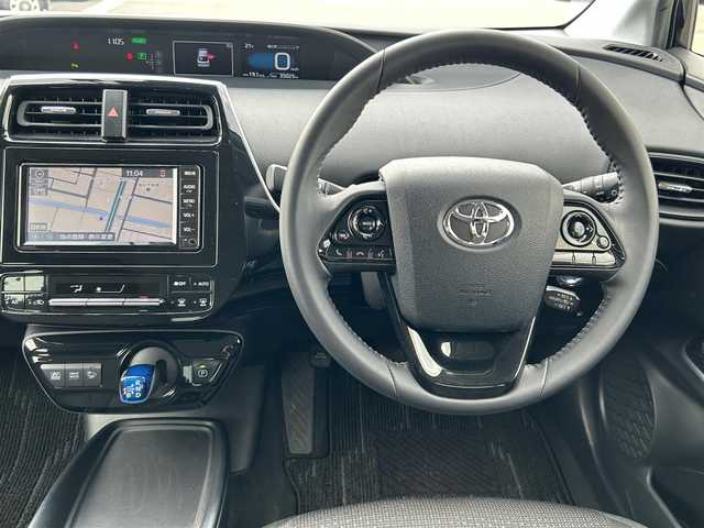 トヨタ プリウス S 島根県 2019(平31)年 3.5万km アティチュードブラックマイカ 純正ナビ/ワンセグ/CD/BT/バックカメラ/前方ドライブレコーダー/ビルトインETC/トヨタセーフティセンス/レーダークルーズコントロール/前後コーナーセンサー/LEDヘッドライト/WORK EMOTION１７インチアルミ/プッシュエンジンスタート/アイドリングストップ/フロアマット/ドアバイザー/取扱説明書/スペアキー/純正サマーセット積み込み（タイヤ溝3部山）