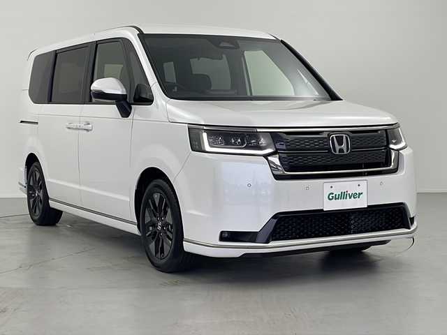 ホンダ ステップワゴン スパーダ eHEV 岐阜県 2025(令7)年 0.1万km未満 プラチナホワイトパール 登録済み未使用車・届出済み未使用車/11.4インチ純正ナビ/（BT/フルセグ/CD/DVD/USB）/ホンダセンシング/・衝突軽減ブレーキ（CMBS）/・誤発進抑制機能/・後方誤発進抑制機能/・近距離衝突軽減ブレーキ/・歩行者事故低減ステアリング/・路外逸脱抑制機能/・アダプティブクルーズコントロール（ACC）/・車線維持支援システム（LKAS）/・トラフィックジャムアシスト（渋滞運転支援機能）/・先行車発進お知らせ機能/・標識認識機能/・オートハイビーム/・アダプティブドライビングビーム/・ブラインドスポットインフォメーション/・パーキングセンサーシステム/電動リアゲート/両側パワースライドドア/オットマン/スマートキー/プッシュスタート/スペアキー/ハーフレザー/シートヒーター/革ステアリング/ステアリングスイッチ