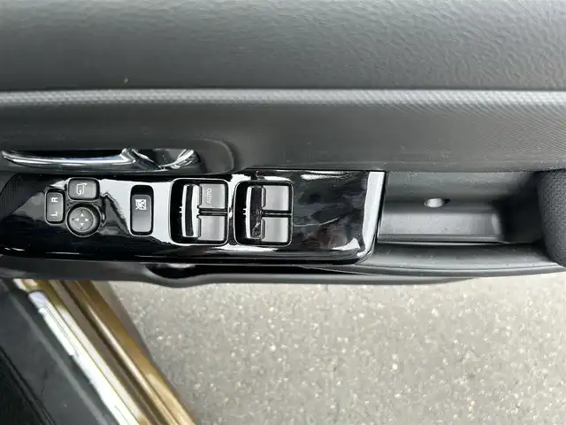スズキ スペーシア カスタム HYBRID XS ターボ 島根県 2018(平30)年 1.9万km ブレイブカーキP ８インチ純正ＳＤナビ/フルセグTV/DVD再生/Ｂｌｕｅｔｏｏｔｈオーディオ/全方位/バック/サイドカメラ/前方ドライブレコーダー/後方コーナーセンサー/ＥＴＣ/両側パワースライドドア/クルーズコントロール/衝突被害軽減ブレーキ/横滑り防止装置/レーンキープアシスト/リアサーキュレーター/ハーフレザーシート/D席シートヒーター/アイドリングストップ/純正LEDヘッドライト/純正フロアマット/純正15インチアルミホイール