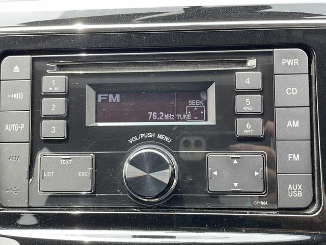 トヨタ プリウス α S ツーリングセレクション G’s 茨城県 2016(平28)年 7.2万km ホワイトパールクリスタルシャイン LEDオートライト/ハーフレザーシート/純正18インチアルミホイール/ステアリングスイッチ/純正オーディオ/スマートキー/ETC