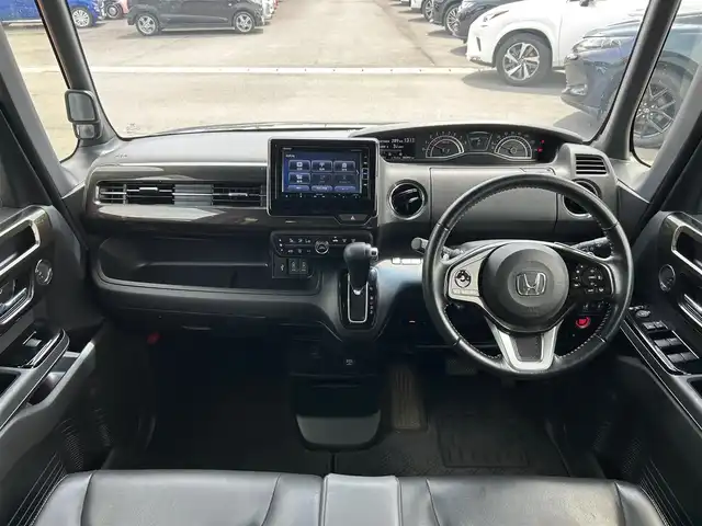 ホンダ Ｎ ＢＯＸ カスタム G L ターボ ホンダセンシング 静岡県 2018(平30)年 4.4万km クリスタルブラックパール エンジンスタートボタン/パワーステアリング/パワーウィンドウ/MTモード付AT/アイドリングストップ/スマートキー/AAC/クルーズコントロール（追従走行：有）/バックカメラ/USB入力端子/純正ETC/純正SDナビ（フルセグTV、BT接続、CDチェンジャー）/ベンチシート/純正フロアマット/ハーフレザー/両側パワースライドドア/純正アルミホイール/ABS/横滑り防止装置/レーンキープアシスト/オートライト/オートマチックハイビーム/後ろのみコーナーセンサー/LEDヘッドライト/W+サイドエアバック/衝突軽減システム