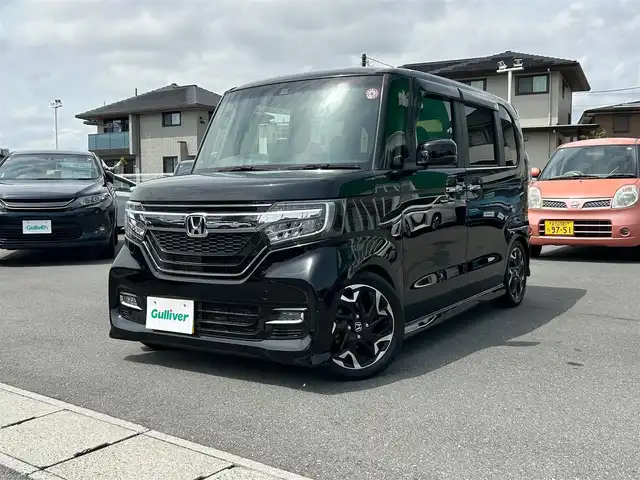 ホンダ Ｎ ＢＯＸ カスタム G L ターボ ホンダセンシング 静岡県 2018(平30)年 4.4万km クリスタルブラックパール エンジンスタートボタン/パワーステアリング/パワーウィンドウ/MTモード付AT/アイドリングストップ/スマートキー/AAC/クルーズコントロール（追従走行：有）/バックカメラ/USB入力端子/純正ETC/純正SDナビ（フルセグTV、BT接続、CDチェンジャー）/ベンチシート/純正フロアマット/ハーフレザー/両側パワースライドドア/純正アルミホイール/ABS/横滑り防止装置/レーンキープアシスト/オートライト/オートマチックハイビーム/後ろのみコーナーセンサー/LEDヘッドライト/W+サイドエアバック/衝突軽減システム