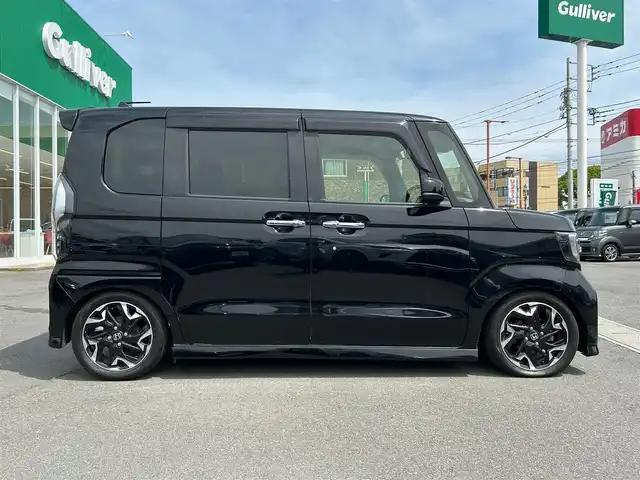 ホンダ Ｎ ＢＯＸ カスタム G L ターボ ホンダセンシング 静岡県 2018(平30)年 4.4万km クリスタルブラックパール エンジンスタートボタン/パワーステアリング/パワーウィンドウ/MTモード付AT/アイドリングストップ/スマートキー/AAC/クルーズコントロール（追従走行：有）/バックカメラ/USB入力端子/純正ETC/純正SDナビ（フルセグTV、BT接続、CDチェンジャー）/ベンチシート/純正フロアマット/ハーフレザー/両側パワースライドドア/純正アルミホイール/ABS/横滑り防止装置/レーンキープアシスト/オートライト/オートマチックハイビーム/後ろのみコーナーセンサー/LEDヘッドライト/W+サイドエアバック/衝突軽減システム