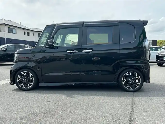 ホンダ Ｎ ＢＯＸ カスタム G L ターボ ホンダセンシング 静岡県 2018(平30)年 4.4万km クリスタルブラックパール エンジンスタートボタン/パワーステアリング/パワーウィンドウ/MTモード付AT/アイドリングストップ/スマートキー/AAC/クルーズコントロール（追従走行：有）/バックカメラ/USB入力端子/純正ETC/純正SDナビ（フルセグTV、BT接続、CDチェンジャー）/ベンチシート/純正フロアマット/ハーフレザー/両側パワースライドドア/純正アルミホイール/ABS/横滑り防止装置/レーンキープアシスト/オートライト/オートマチックハイビーム/後ろのみコーナーセンサー/LEDヘッドライト/W+サイドエアバック/衝突軽減システム