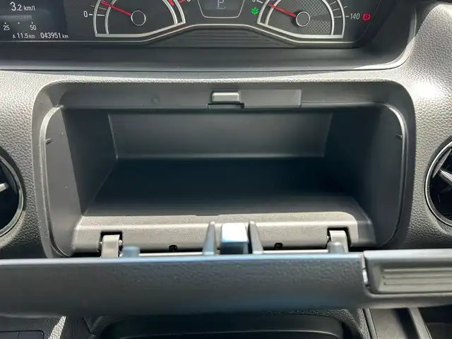 ホンダ Ｎ ＢＯＸ カスタム G L ターボ ホンダセンシング 静岡県 2018(平30)年 4.4万km クリスタルブラックパール エンジンスタートボタン/パワーステアリング/パワーウィンドウ/MTモード付AT/アイドリングストップ/スマートキー/AAC/クルーズコントロール（追従走行：有）/バックカメラ/USB入力端子/純正ETC/純正SDナビ（フルセグTV、BT接続、CDチェンジャー）/ベンチシート/純正フロアマット/ハーフレザー/両側パワースライドドア/純正アルミホイール/ABS/横滑り防止装置/レーンキープアシスト/オートライト/オートマチックハイビーム/後ろのみコーナーセンサー/LEDヘッドライト/W+サイドエアバック/衝突軽減システム