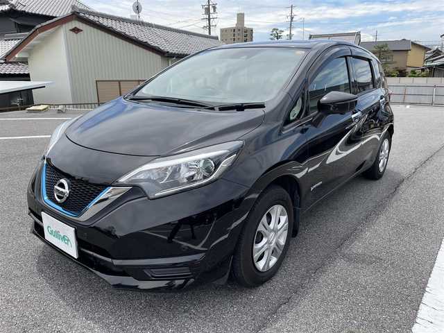 日産 ノート e－パワー X 愛知県 2018(平30)年 5.3万km スーパーブラック 純正SＤナビゲーション/フルセグＴＶ/Bluetooth/CD/DVD/インテリジェントアラウンドビューモニターセット/・踏み間違い衝突防止アシスト/・フロント/バックソナー/・インテリジェントアラウンドビューモニター/・スマートルームミラー/・ドアミラーヒーター/インテリジェントエマージェンシーブレーキ/車線逸脱警報/オートライト/ハイビームアシスト/SRSエアバック【運転席/助手席】/インテリジェントキー/プッシュエンジンスターター/保証書/取扱説明書/スペアキー１本