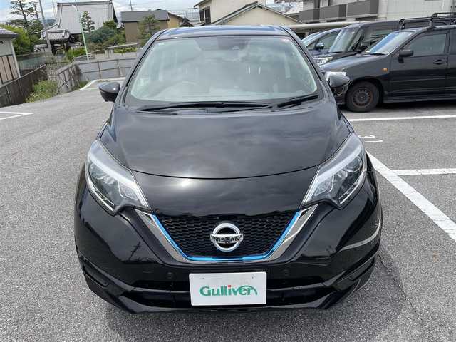 日産 ノート e－パワー X 愛知県 2018(平30)年 5.3万km スーパーブラック 純正SＤナビゲーション/フルセグＴＶ/Bluetooth/CD/DVD/インテリジェントアラウンドビューモニターセット/・踏み間違い衝突防止アシスト/・フロント/バックソナー/・インテリジェントアラウンドビューモニター/・スマートルームミラー/・ドアミラーヒーター/インテリジェントエマージェンシーブレーキ/車線逸脱警報/オートライト/ハイビームアシスト/SRSエアバック【運転席/助手席】/インテリジェントキー/プッシュエンジンスターター/保証書/取扱説明書/スペアキー１本
