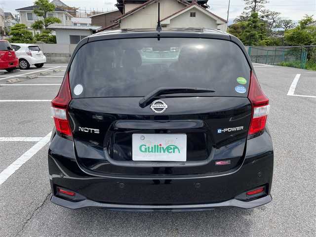 日産 ノート e－パワー X 愛知県 2018(平30)年 5.3万km スーパーブラック 純正SＤナビゲーション/フルセグＴＶ/Bluetooth/CD/DVD/インテリジェントアラウンドビューモニターセット/・踏み間違い衝突防止アシスト/・フロント/バックソナー/・インテリジェントアラウンドビューモニター/・スマートルームミラー/・ドアミラーヒーター/インテリジェントエマージェンシーブレーキ/車線逸脱警報/オートライト/ハイビームアシスト/SRSエアバック【運転席/助手席】/インテリジェントキー/プッシュエンジンスターター/保証書/取扱説明書/スペアキー１本