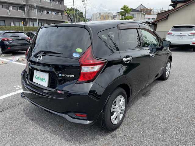 日産 ノート e－パワー X 愛知県 2018(平30)年 5.3万km スーパーブラック 純正SＤナビゲーション/フルセグＴＶ/Bluetooth/CD/DVD/インテリジェントアラウンドビューモニターセット/・踏み間違い衝突防止アシスト/・フロント/バックソナー/・インテリジェントアラウンドビューモニター/・スマートルームミラー/・ドアミラーヒーター/インテリジェントエマージェンシーブレーキ/車線逸脱警報/オートライト/ハイビームアシスト/SRSエアバック【運転席/助手席】/インテリジェントキー/プッシュエンジンスターター/保証書/取扱説明書/スペアキー１本