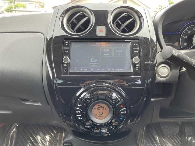 日産 ノート e－パワー X 愛知県 2018(平30)年 5.3万km スーパーブラック 純正SＤナビゲーション/フルセグＴＶ/Bluetooth/CD/DVD/インテリジェントアラウンドビューモニターセット/・踏み間違い衝突防止アシスト/・フロント/バックソナー/・インテリジェントアラウンドビューモニター/・スマートルームミラー/・ドアミラーヒーター/インテリジェントエマージェンシーブレーキ/車線逸脱警報/オートライト/ハイビームアシスト/SRSエアバック【運転席/助手席】/インテリジェントキー/プッシュエンジンスターター/保証書/取扱説明書/スペアキー１本
