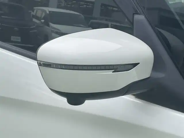 日産 セレナ e－パワー ハイウェイスター V 香川県 2019(平31)年 3.8万km ブリリアントホワイトパール 登録時走行距離：37659km/ディーラー純正9型ナビ/　フルセグTV/フリップダウンモニター/両側パワースライドドア/エマージェンシーブレーキ/レーダークルーズコントロール/レーンキープアシスト/クリアランスソナー/横滑り防止装置/LEDヘッドライト/オートライト/フォグランプ/ビルトインETC/ドライブレコーダー/ロールサンシェード/シートヒーター/ISOFIX/革巻きステアリング/ステアリングスイッチ/ステアリングヒーター/プッシュスタート/スマートキー/スペアキー