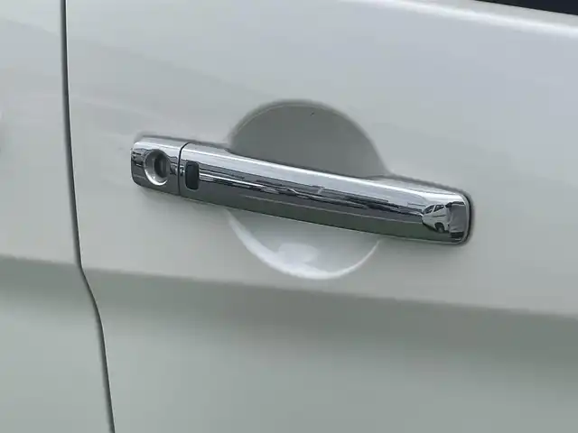 日産 セレナ e－パワー ハイウェイスター V 香川県 2019(平31)年 3.8万km ブリリアントホワイトパール 登録時走行距離：37659km/ディーラー純正9型ナビ/　フルセグTV/フリップダウンモニター/両側パワースライドドア/エマージェンシーブレーキ/レーダークルーズコントロール/レーンキープアシスト/クリアランスソナー/横滑り防止装置/LEDヘッドライト/オートライト/フォグランプ/ビルトインETC/ドライブレコーダー/ロールサンシェード/シートヒーター/ISOFIX/革巻きステアリング/ステアリングスイッチ/ステアリングヒーター/プッシュスタート/スマートキー/スペアキー