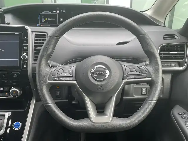 日産 セレナ e－パワー ハイウェイスター V 香川県 2019(平31)年 3.8万km ブリリアントホワイトパール 登録時走行距離：37659km/ディーラー純正9型ナビ/　フルセグTV/フリップダウンモニター/両側パワースライドドア/エマージェンシーブレーキ/レーダークルーズコントロール/レーンキープアシスト/クリアランスソナー/横滑り防止装置/LEDヘッドライト/オートライト/フォグランプ/ビルトインETC/ドライブレコーダー/ロールサンシェード/シートヒーター/ISOFIX/革巻きステアリング/ステアリングスイッチ/ステアリングヒーター/プッシュスタート/スマートキー/スペアキー