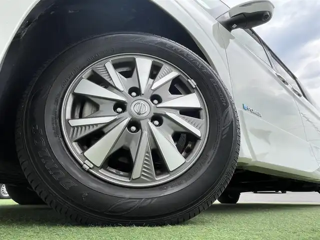 日産 セレナ e－パワー ハイウェイスター V 香川県 2019(平31)年 3.8万km ブリリアントホワイトパール 登録時走行距離：37659km/ディーラー純正9型ナビ/　フルセグTV/フリップダウンモニター/両側パワースライドドア/エマージェンシーブレーキ/レーダークルーズコントロール/レーンキープアシスト/クリアランスソナー/横滑り防止装置/LEDヘッドライト/オートライト/フォグランプ/ビルトインETC/ドライブレコーダー/ロールサンシェード/シートヒーター/ISOFIX/革巻きステアリング/ステアリングスイッチ/ステアリングヒーター/プッシュスタート/スマートキー/スペアキー