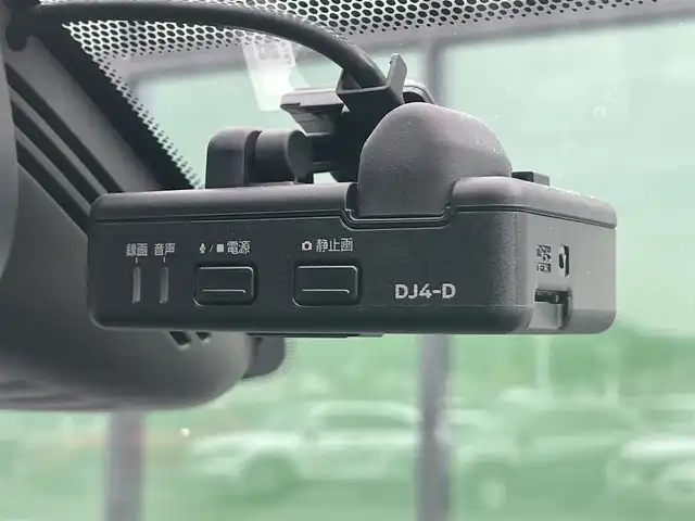 日産 セレナ e－パワー ハイウェイスター V 香川県 2019(平31)年 3.8万km ブリリアントホワイトパール 登録時走行距離：37659km/ディーラー純正9型ナビ/　フルセグTV/フリップダウンモニター/両側パワースライドドア/エマージェンシーブレーキ/レーダークルーズコントロール/レーンキープアシスト/クリアランスソナー/横滑り防止装置/LEDヘッドライト/オートライト/フォグランプ/ビルトインETC/ドライブレコーダー/ロールサンシェード/シートヒーター/ISOFIX/革巻きステアリング/ステアリングスイッチ/ステアリングヒーター/プッシュスタート/スマートキー/スペアキー
