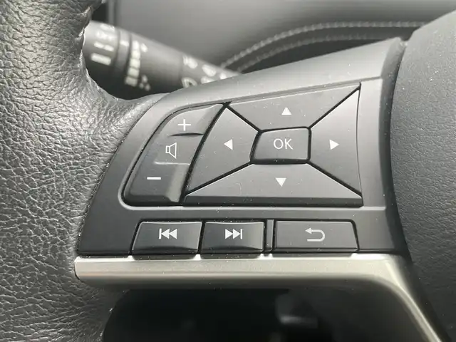 日産 セレナ e－パワー ハイウェイスター V 香川県 2019(平31)年 3.8万km ブリリアントホワイトパール 登録時走行距離：37659km/ディーラー純正9型ナビ/　フルセグTV/フリップダウンモニター/両側パワースライドドア/エマージェンシーブレーキ/レーダークルーズコントロール/レーンキープアシスト/クリアランスソナー/横滑り防止装置/LEDヘッドライト/オートライト/フォグランプ/ビルトインETC/ドライブレコーダー/ロールサンシェード/シートヒーター/ISOFIX/革巻きステアリング/ステアリングスイッチ/ステアリングヒーター/プッシュスタート/スマートキー/スペアキー
