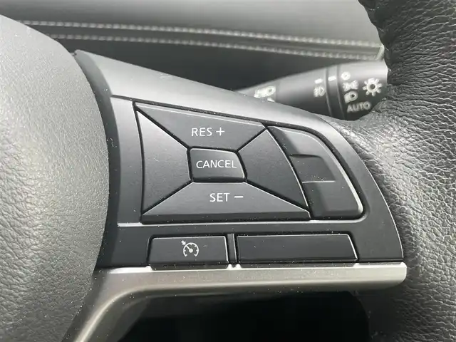 日産 セレナ e－パワー ハイウェイスター V 香川県 2019(平31)年 3.8万km ブリリアントホワイトパール 登録時走行距離：37659km/ディーラー純正9型ナビ/　フルセグTV/フリップダウンモニター/両側パワースライドドア/エマージェンシーブレーキ/レーダークルーズコントロール/レーンキープアシスト/クリアランスソナー/横滑り防止装置/LEDヘッドライト/オートライト/フォグランプ/ビルトインETC/ドライブレコーダー/ロールサンシェード/シートヒーター/ISOFIX/革巻きステアリング/ステアリングスイッチ/ステアリングヒーター/プッシュスタート/スマートキー/スペアキー