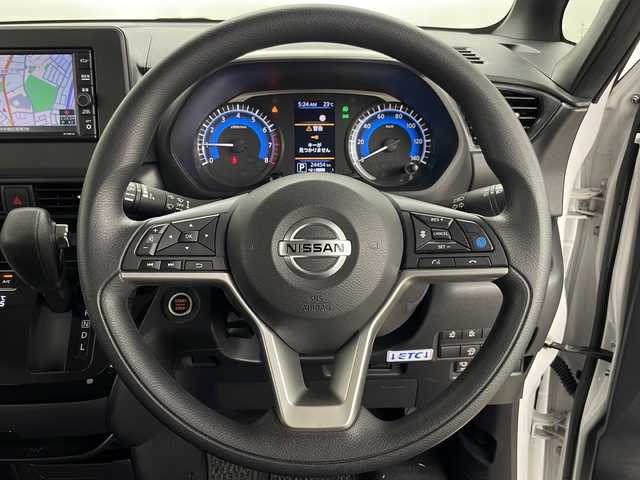 日産 ルークス HWS X プロパイロットED 道央・札幌 2023(令5)年 2.5万km ホワイトパール ・純正ナビ&CD&BT&SD/・スライドオートクロージャー/・ハンズフリーオートスライドドア/・アラウンドビューモニター/・フロント/サイド/バックカメラ/・プロパイロット/・インテリジェントエマージェンシーブレーキ/・車線逸脱防止支援システム/・車線逸脱警報/・前方衝突予測警報/・踏み間違い衝突防止アシスト/・標識検知機能/・先行車発進お知らせ/・ふらつき警報/・前席シートヒーター/・ETC/・純正フロアマット/・電動格納ミラー/・プッシュスタート/・LEDヘッドライト/・オートライト/・オートマチックハイビーム/・スマートキー/・スペアキー