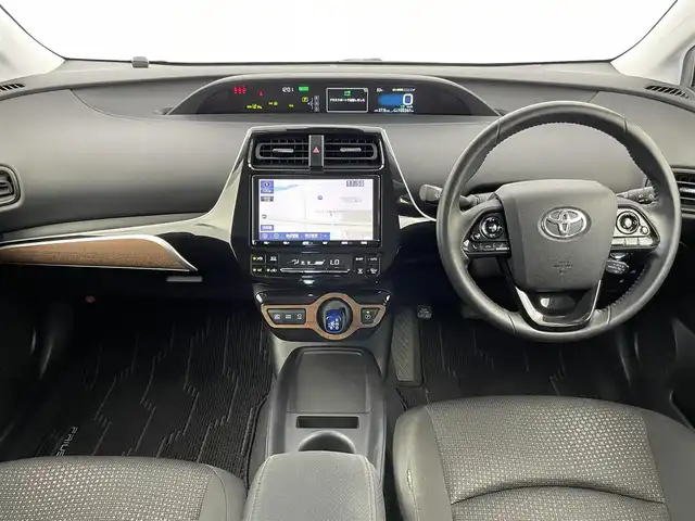 トヨタ プリウス SセーフティプラスⅡ 千葉県 2021(令3)年 10.3万km プラチナホワイトパールマイカ トヨタセーフティセンス/・プリクラッシュセーフティ/・レーントレーシングアシスト/・クリアランスソナー/・ブラインドスポットモニター/・ロードサインアシスト/・先行車発進通知/・オートハイビーム/純正9インチSDナビ/CD DVD BT MSV フルセグ/全方位カメラ/レーダークルーズコントロール/LEDオートライト/純正15インチアルミホイール/革巻きステアリング/プッシュスタート/スマートキー/ビルトインETC2.0