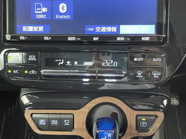 トヨタ プリウス SセーフティプラスⅡ 千葉県 2021(令3)年 10.3万km プラチナホワイトパールマイカ トヨタセーフティセンス/・プリクラッシュセーフティ/・レーントレーシングアシスト/・クリアランスソナー/・ブラインドスポットモニター/・ロードサインアシスト/・先行車発進通知/・オートハイビーム/純正9インチSDナビ/CD DVD BT MSV フルセグ/全方位カメラ/レーダークルーズコントロール/LEDオートライト/純正15インチアルミホイール/革巻きステアリング/プッシュスタート/スマートキー/ビルトインETC2.0