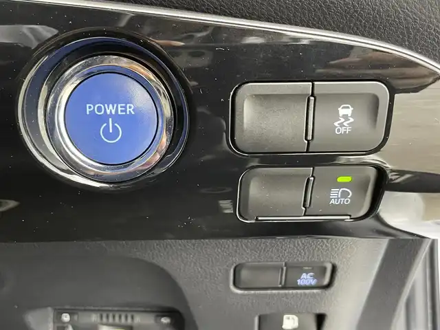 トヨタ プリウス SセーフティプラスⅡ 千葉県 2021(令3)年 10.3万km プラチナホワイトパールマイカ トヨタセーフティセンス/・プリクラッシュセーフティ/・レーントレーシングアシスト/・クリアランスソナー/・ブラインドスポットモニター/・ロードサインアシスト/・先行車発進通知/・オートハイビーム/純正9インチSDナビ/CD DVD BT MSV フルセグ/全方位カメラ/レーダークルーズコントロール/LEDオートライト/純正15インチアルミホイール/革巻きステアリング/プッシュスタート/スマートキー/ビルトインETC2.0