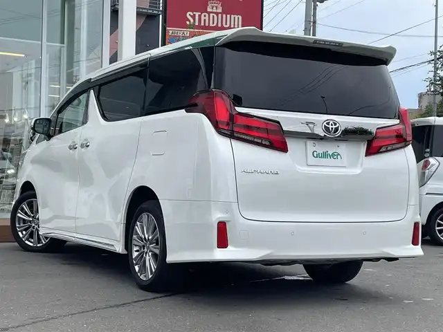 トヨタ アルファード S タイプゴールド 道央・札幌 2020(令2)年 3.9万km ホワイトパールクリスタルシャイン ・４WD/・衝突軽減ブレーキ/・寒冷地仕様/・純正ディスプレイオーディオ/　CD＆DVD＆BT/・バックカメラ/・両側パワースライドドア/・パワーバックドア/・フリップダウンモニター/・コーナーセンサー/・レーンキープアシスト/・レーダークルーズコントロール/・ハーフレザーシート/・前後ドライブレコーダー/・オートライト/・オートエアコン/・アイドリングストップ/・プッシュスタート/・スマートキー/・ビルトインETC/・MT付きAT/・純正フロアマット/・ドアバイザー/・ウィンカーミラー/・フォグライト/・LEDヘッドライト