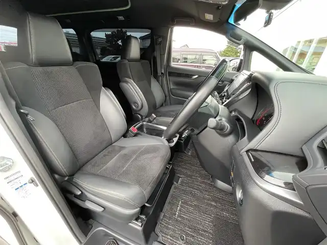 トヨタ アルファード S タイプゴールド 道央・札幌 2020(令2)年 3.9万km ホワイトパールクリスタルシャイン ・４WD/・衝突軽減ブレーキ/・寒冷地仕様/・純正ディスプレイオーディオ/　CD＆DVD＆BT/・バックカメラ/・両側パワースライドドア/・パワーバックドア/・フリップダウンモニター/・コーナーセンサー/・レーンキープアシスト/・レーダークルーズコントロール/・ハーフレザーシート/・前後ドライブレコーダー/・オートライト/・オートエアコン/・アイドリングストップ/・プッシュスタート/・スマートキー/・ビルトインETC/・MT付きAT/・純正フロアマット/・ドアバイザー/・ウィンカーミラー/・フォグライト/・LEDヘッドライト