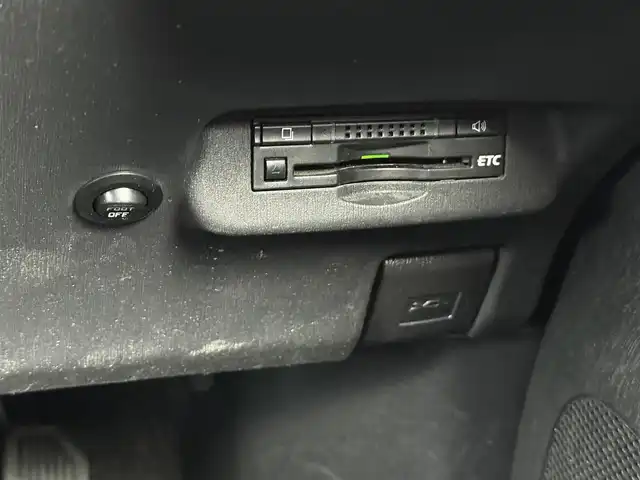 トヨタ プリウス S ツーリングセレクション 愛知県 2014(平26)年 6.6万km ブラック 純正ナビ/　（Bluetooth/フルセグTV/FM/AM/CD/DVD）/バックカメラ/BBS17インチAW/ETC/プッシュスタート/スマートキー/純正フロアマット/オートライト/ステアリングリモコン/ドアバイザー/電動格納ミラー/ISOFIX/防眩インナーミラー/LEDライト