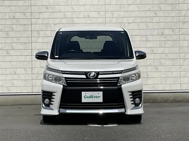 トヨタ ヴォクシー ZS 煌 福岡県 2015(平27)年 4.5万km ホワイトパールクリスタルシャイン 純正7型SDナビ(フルセグTV/CD/DVD/BT)バックカメラ両側電動パワスラETC純正フロアマット純正LED純正アルミホイールプッシュスタートスマートキースペアキー