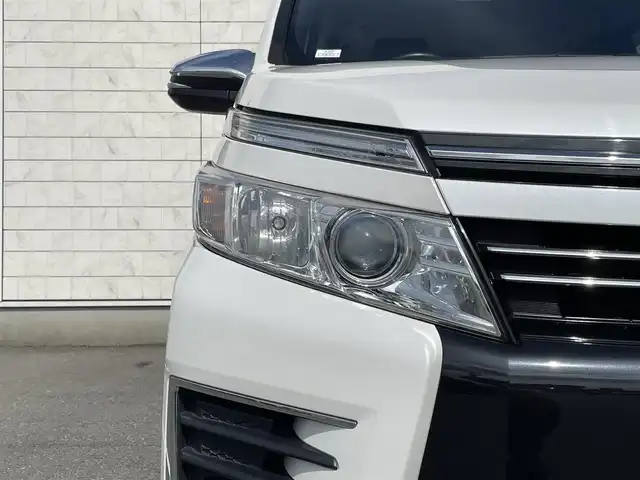 トヨタ ヴォクシー ZS 煌 福岡県 2015(平27)年 4.5万km ホワイトパールクリスタルシャイン 純正7型SDナビ(フルセグTV/CD/DVD/BT)バックカメラ両側電動パワスラETC純正フロアマット純正LED純正アルミホイールプッシュスタートスマートキースペアキー