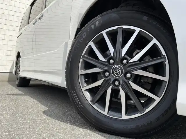 トヨタ ヴォクシー ZS 煌 福岡県 2015(平27)年 4.5万km ホワイトパールクリスタルシャイン 純正7型SDナビ(フルセグTV/CD/DVD/BT)バックカメラ両側電動パワスラETC純正フロアマット純正LED純正アルミホイールプッシュスタートスマートキースペアキー