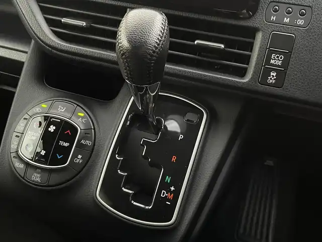 トヨタ ヴォクシー ZS 煌 福岡県 2015(平27)年 4.5万km ホワイトパールクリスタルシャイン 純正7型SDナビ(フルセグTV/CD/DVD/BT)バックカメラ両側電動パワスラETC純正フロアマット純正LED純正アルミホイールプッシュスタートスマートキースペアキー
