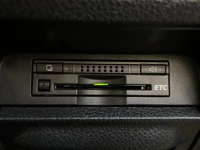 トヨタ ヴォクシー ZS 煌 福岡県 2015(平27)年 4.5万km ホワイトパールクリスタルシャイン 純正7型SDナビ(フルセグTV/CD/DVD/BT)バックカメラ両側電動パワスラETC純正フロアマット純正LED純正アルミホイールプッシュスタートスマートキースペアキー
