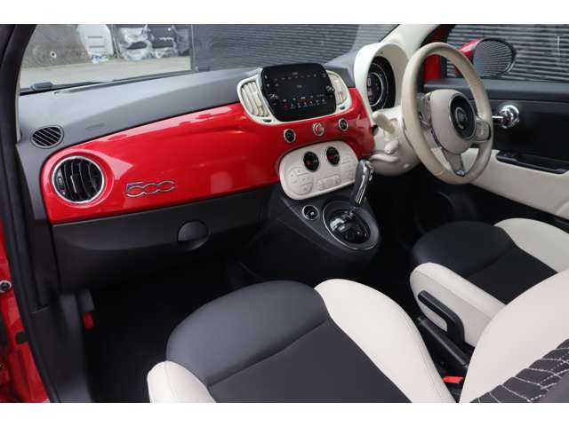 フィアット フィアット ５００Ｃ ツインエア ドルチェヴィータ 大分県 2023(令5)年 1.9万km 赤 クルーズコントロール/純正ディスプレイおーディオ/ＡｐｐｌｅＣａｒＰｌａｙ/Ｂｌｕｅｔｏｏｔｈ/ハーフレザー/パドルシフト/ハロゲンヘッドライト/純正１５インチＡＷ/純正フロアマット/ドライブレコーダー（前方のみ）/ＥＴＣ/リモコンキー