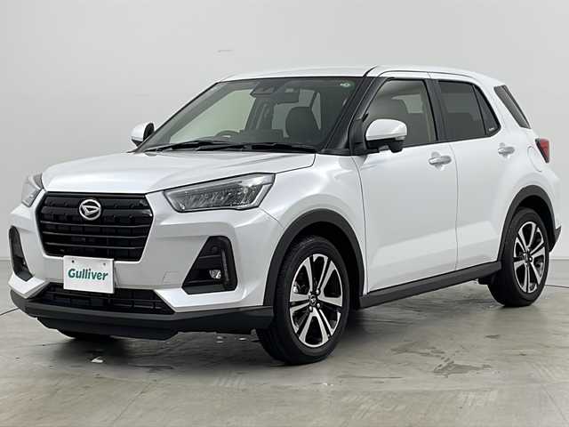 ダイハツ ロッキー プレミアム G 道央・札幌 2024(令6)年 0.7万km シャイニングホワイトパール ・4WD/・寒冷地仕様/・ALPINEナビ/&CD&DVD&SD&BT&USB&HDMI&フルセグ/・パノラミックビューモニター/・バック/フロント/サイドカメラ/・レーダークルーズコントロール/・レーンキープアシスト/・ブラインドスポットモニター/・前席シートヒーター/・ハーフレザーシート/・純正前方ドライブレコーダー/・ビルトインETC2.0/・ステアリングスイッチ/・アイドリングストップ/・横滑り防止装置/・純正フロアマット/・ドアミラーヒーター/・電動格納ミラー/・プッシュスタート/・LEDヘッドライト/・オートライト/・スマートキー