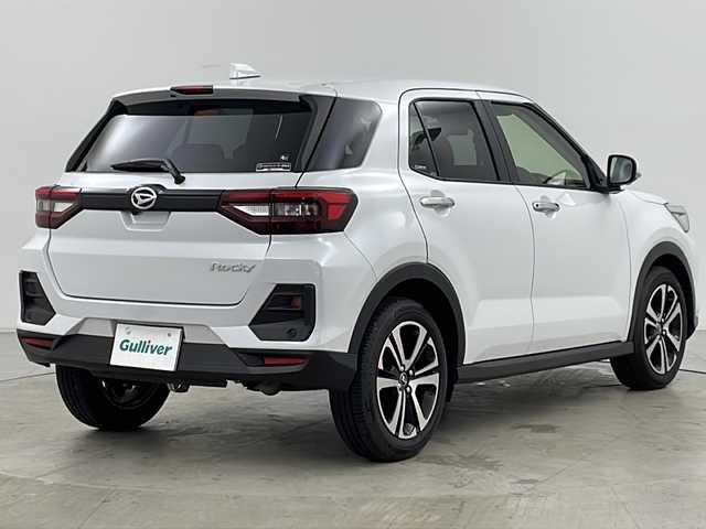 ダイハツ ロッキー プレミアム G 道央・札幌 2024(令6)年 0.7万km シャイニングホワイトパール ・4WD/・寒冷地仕様/・ALPINEナビ/&CD&DVD&SD&BT&USB&HDMI&フルセグ/・パノラミックビューモニター/・バック/フロント/サイドカメラ/・レーダークルーズコントロール/・レーンキープアシスト/・ブラインドスポットモニター/・前席シートヒーター/・ハーフレザーシート/・純正前方ドライブレコーダー/・ビルトインETC2.0/・ステアリングスイッチ/・アイドリングストップ/・横滑り防止装置/・純正フロアマット/・ドアミラーヒーター/・電動格納ミラー/・プッシュスタート/・LEDヘッドライト/・オートライト/・スマートキー