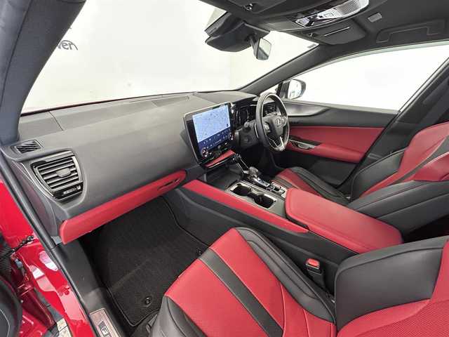 レクサス ＮＸ 350h Fスポーツ 熊本県 2023(令5)年 1.6万km マダーレッド フルレザーシート/シートヒーター/シートクーラー/パワーシート/シートメモリー/ヘッドアップディスプレイ/ドライブレコーダー/純正ナビ/CarPlay/USB/Bluetooth/フルセグテレビ/360°カメラ/コーナーセンサー/プリクラッシュセーフティー/ロードサインアシスト/クロストラフィックアラート/レーンチェンジアシスト/ブラインドスポットモニター/プロアクティブドライビングアシスト/アダプティブクルーズコントロール/パワートランク/オートホールド/オートマチックハイビーム/パドルシフト/ETC2.0/スペアキー・カードキー/【Fスポーツ・マダーレッド】