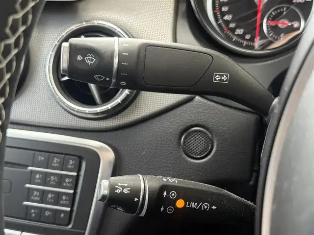メルセデス・ベンツ ＣＬＡ２２０ 4MATIC 愛知県 2018(平30)年 7.4万km ジュピターレッド /正規ディーラー車//禁煙車//プレミアムパッケージ//パノラミックスライディングルーフ//harmankardon//メーカーナビ//フルセグ/USB/Bluetooth//SD/CD/DVD/MSV//ステアリング連動リアビューカメラ//ETC//360°ドライブレコーダー//黒革シート//メモリー式パワーシート/ランバーサポート//シートヒーター//レーダーセーフティパッケージ//ディスタンスアシスト//ブラインドスポットアシスト//アクティブレーンキーピング//アクティブブレーキアシスト//パークトロニック//アテンションアシスト//ESP//パドルシフト//スピードリミッター//ダイナミックセレクト//Comfort/Sport/Eco/individual//純正18インチアルミホイール//革巻きステアリング//ステアリングリモコン//チルト＆テレスコピックステアリング//LEDオートヘッドライト//リアフォグランプ//デイタイムライト//アンビエントライト//ウェルカムライト//ロケイターライティングライトシステム//プッシュスタート/スペアスマートキー//オートリトラクタブルウィンカーミラー//純正フロアマット//保証書//取扱説明書//D点検整備記録簿R2.3.4.5