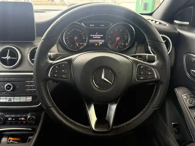 メルセデス・ベンツ ＣＬＡ２２０ 4MATIC 愛知県 2018(平30)年 7.4万km ジュピターレッド /正規ディーラー車//禁煙車//プレミアムパッケージ//パノラミックスライディングルーフ//harmankardon//メーカーナビ//フルセグ/USB/Bluetooth//SD/CD/DVD/MSV//ステアリング連動リアビューカメラ//ETC//360°ドライブレコーダー//黒革シート//メモリー式パワーシート/ランバーサポート//シートヒーター//レーダーセーフティパッケージ//ディスタンスアシスト//ブラインドスポットアシスト//アクティブレーンキーピング//アクティブブレーキアシスト//パークトロニック//アテンションアシスト//ESP//パドルシフト//スピードリミッター//ダイナミックセレクト//Comfort/Sport/Eco/individual//純正18インチアルミホイール//革巻きステアリング//ステアリングリモコン//チルト＆テレスコピックステアリング//LEDオートヘッドライト//リアフォグランプ//デイタイムライト//アンビエントライト//ウェルカムライト//ロケイターライティングライトシステム//プッシュスタート/スペアスマートキー//オートリトラクタブルウィンカーミラー//純正フロアマット//保証書//取扱説明書//D点検整備記録簿R2.3.4.5