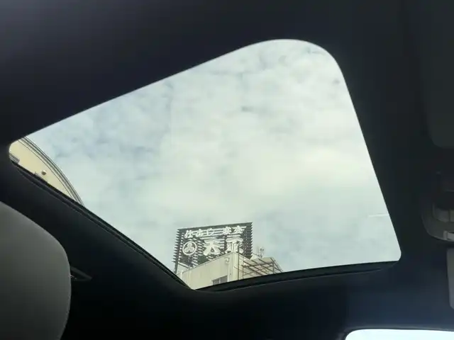 メルセデス・ベンツ ＣＬＡ２２０ 4MATIC 愛知県 2018(平30)年 7.4万km ジュピターレッド /正規ディーラー車//禁煙車//プレミアムパッケージ//パノラミックスライディングルーフ//harmankardon//メーカーナビ//フルセグ/USB/Bluetooth//SD/CD/DVD/MSV//ステアリング連動リアビューカメラ//ETC//360°ドライブレコーダー//黒革シート//メモリー式パワーシート/ランバーサポート//シートヒーター//レーダーセーフティパッケージ//ディスタンスアシスト//ブラインドスポットアシスト//アクティブレーンキーピング//アクティブブレーキアシスト//パークトロニック//アテンションアシスト//ESP//パドルシフト//スピードリミッター//ダイナミックセレクト//Comfort/Sport/Eco/individual//純正18インチアルミホイール//革巻きステアリング//ステアリングリモコン//チルト＆テレスコピックステアリング//LEDオートヘッドライト//リアフォグランプ//デイタイムライト//アンビエントライト//ウェルカムライト//ロケイターライティングライトシステム//プッシュスタート/スペアスマートキー//オートリトラクタブルウィンカーミラー//純正フロアマット//保証書//取扱説明書//D点検整備記録簿R2.3.4.5