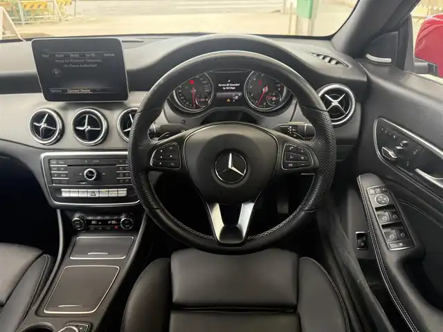 メルセデス・ベンツ ＣＬＡ２２０ 4MATIC 愛知県 2018(平30)年 7.4万km ジュピターレッド /正規ディーラー車//禁煙車//プレミアムパッケージ//パノラミックスライディングルーフ//harmankardon//メーカーナビ//フルセグ/USB/Bluetooth//SD/CD/DVD/MSV//ステアリング連動リアビューカメラ//ETC//360°ドライブレコーダー//黒革シート//メモリー式パワーシート/ランバーサポート//シートヒーター//レーダーセーフティパッケージ//ディスタンスアシスト//ブラインドスポットアシスト//アクティブレーンキーピング//アクティブブレーキアシスト//パークトロニック//アテンションアシスト//ESP//パドルシフト//スピードリミッター//ダイナミックセレクト//Comfort/Sport/Eco/individual//純正18インチアルミホイール//革巻きステアリング//ステアリングリモコン//チルト＆テレスコピックステアリング//LEDオートヘッドライト//リアフォグランプ//デイタイムライト//アンビエントライト//ウェルカムライト//ロケイターライティングライトシステム//プッシュスタート/スペアスマートキー//オートリトラクタブルウィンカーミラー//純正フロアマット//保証書//取扱説明書//D点検整備記録簿R2.3.4.5