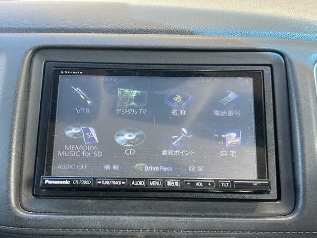 ホンダ ヴェゼル ハイブリッド X 静岡県 2014(平26)年 9.4万km ホワイトオーキッドパール 社外SDナビ/・DVD/・CD/・ワンセグTV/・USB/・iPod/・AM/・FM/・VTR/プリクラッシュ/・バックカメラ/・パドルシフト/・クルーズコントロール/・ステアリングリモコン/・横滑り防止/・純正アルミホイール/・純正フロアマット/・シートカバー/・オートライト/・LEDヘッドライト/・フォグランプ/・ドアバイザー/・プッシュスタート/・スマートキー/・ETC