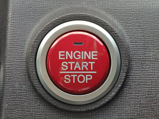 ホンダ Ｎ ＯＮＥ プレミアム 東京都 2014(平26)年 3.4万km プレミアムホワイトパール 安心パッケージ/・シティブレーキアクティブシステム/・サイド＆カーテンエアバック/純正ナビ/・ワンセグTV/FM/AM/CD/Bluetooth/2トーンカラースタイル/スマートキー/プッシュスタート/革巻きステアリング/ステアリングスイッチ/ドアバイザー/純正フロアマット/LEDヘッドライト/オートライト