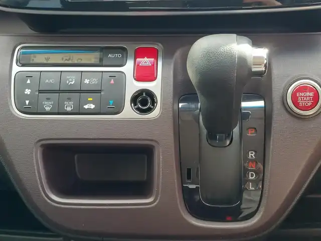 ホンダ Ｎ ＯＮＥ プレミアム 東京都 2014(平26)年 3.4万km プレミアムホワイトパール 安心パッケージ/・シティブレーキアクティブシステム/・サイド＆カーテンエアバック/純正ナビ/・ワンセグTV/FM/AM/CD/Bluetooth/2トーンカラースタイル/スマートキー/プッシュスタート/革巻きステアリング/ステアリングスイッチ/ドアバイザー/純正フロアマット/LEDヘッドライト/オートライト