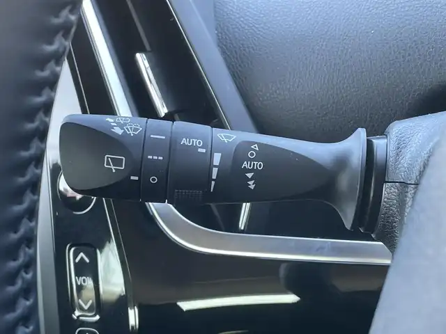 トヨタ プリウス A 宮崎県 2019(令1)年 7.6万km エモーショナルレッドⅡ ワンオーナー/純正ナビ/(AM.FM.Bluetooth.USB.AUX)/バックカメラ/クリアランスソナー/ETC2.0/レーンキープアシスト/パーキングアシスト/クルーズコントロール/LEDヘッドライト、フォグライト/純正フロアマット/プリクラッシュセーフティ/置くだけ充電/電格ミラー/スマートキー/スペアキー