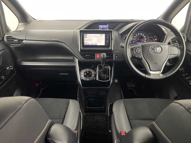 トヨタ ヴォクシー ZS 煌Ⅲ 埼玉県 2020(令2)年 2.7万km ブラック 純正ナビ　/バックカメラ　/両側パワースライドドア　/フルセグＴＶ　/Ｂｌｕｅｔｏｏｔｈ　/オートマティックハイビーム　/クルーズコントロール　/ビルトＥＴＣ２．０　/純正ドラレコ　/スペアキー　/オートＬＥＤライト