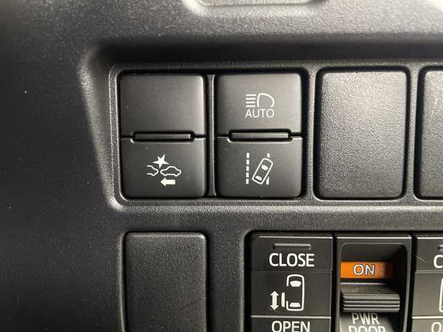 トヨタ ヴォクシー ZS 煌Ⅲ 埼玉県 2020(令2)年 2.7万km ブラック 純正ナビ　/バックカメラ　/両側パワースライドドア　/フルセグＴＶ　/Ｂｌｕｅｔｏｏｔｈ　/オートマティックハイビーム　/クルーズコントロール　/ビルトＥＴＣ２．０　/純正ドラレコ　/スペアキー　/オートＬＥＤライト