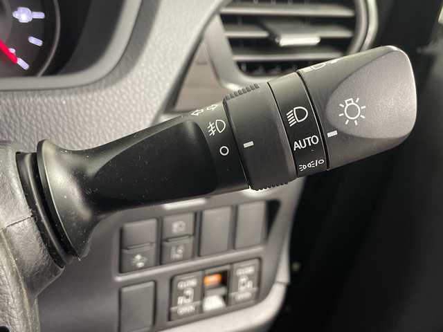 トヨタ ヴォクシー ZS 煌Ⅲ 埼玉県 2020(令2)年 2.7万km ブラック 純正ナビ　/バックカメラ　/両側パワースライドドア　/フルセグＴＶ　/Ｂｌｕｅｔｏｏｔｈ　/オートマティックハイビーム　/クルーズコントロール　/ビルトＥＴＣ２．０　/純正ドラレコ　/スペアキー　/オートＬＥＤライト