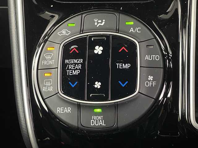 トヨタ ヴォクシー ZS 煌Ⅲ 埼玉県 2020(令2)年 2.7万km ブラック 純正ナビ　/バックカメラ　/両側パワースライドドア　/フルセグＴＶ　/Ｂｌｕｅｔｏｏｔｈ　/オートマティックハイビーム　/クルーズコントロール　/ビルトＥＴＣ２．０　/純正ドラレコ　/スペアキー　/オートＬＥＤライト